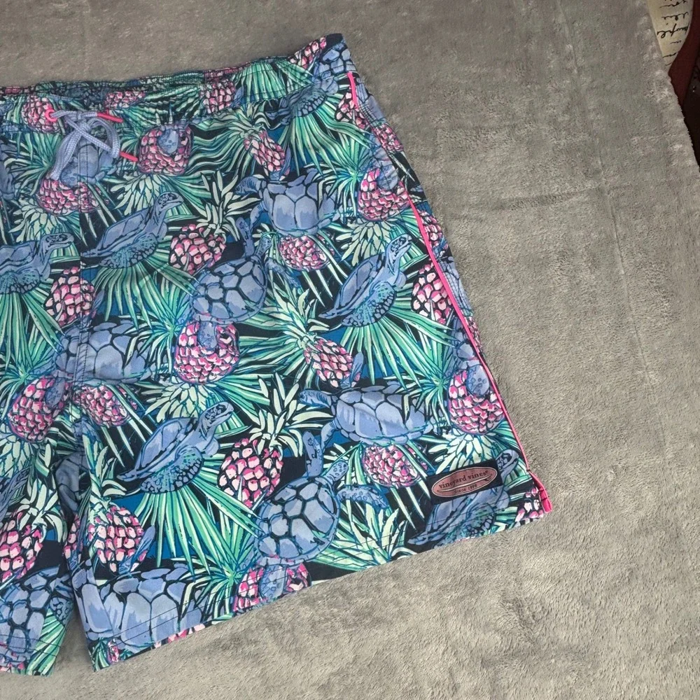 Vineyard Vines Swim Trunks Mens 2XL Blue Turtle Pineapple Tropical Board Shorts